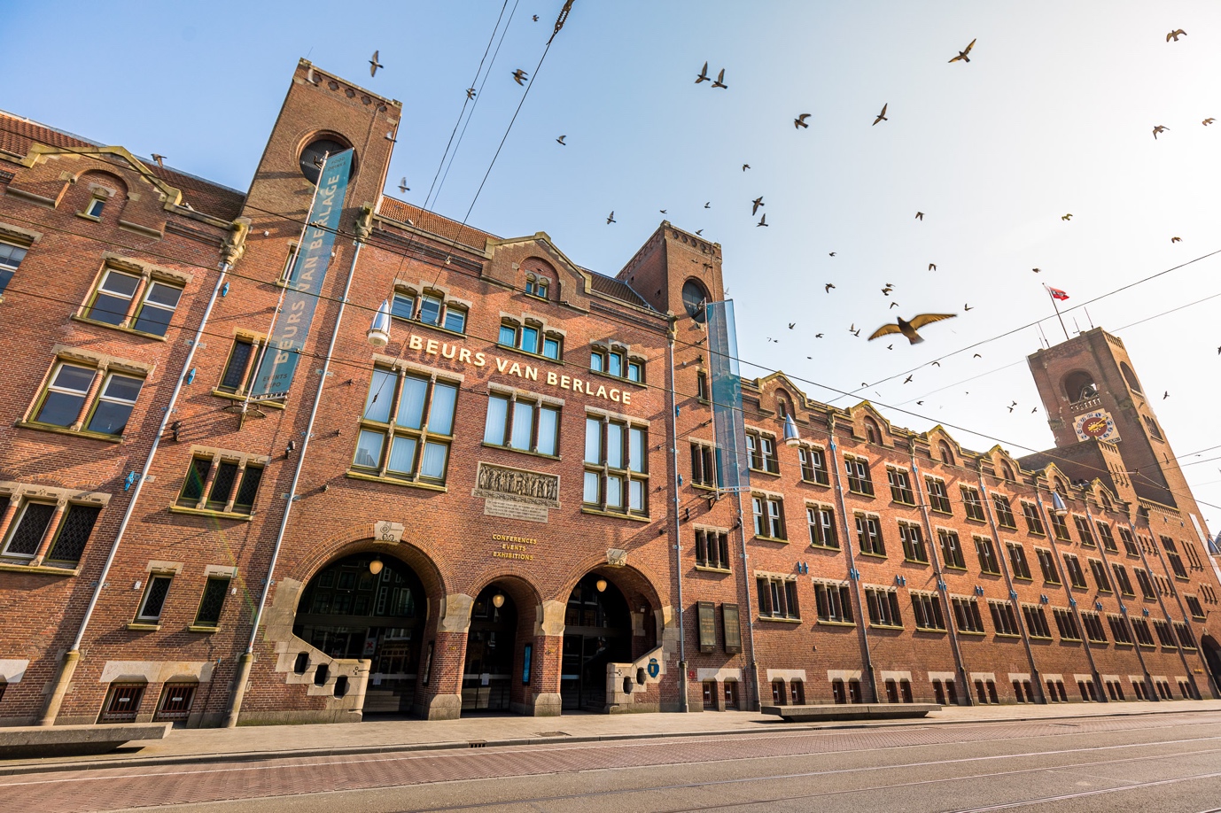 Rijksmonument Beurs van Berlage aan het Damrak in Amsterdam