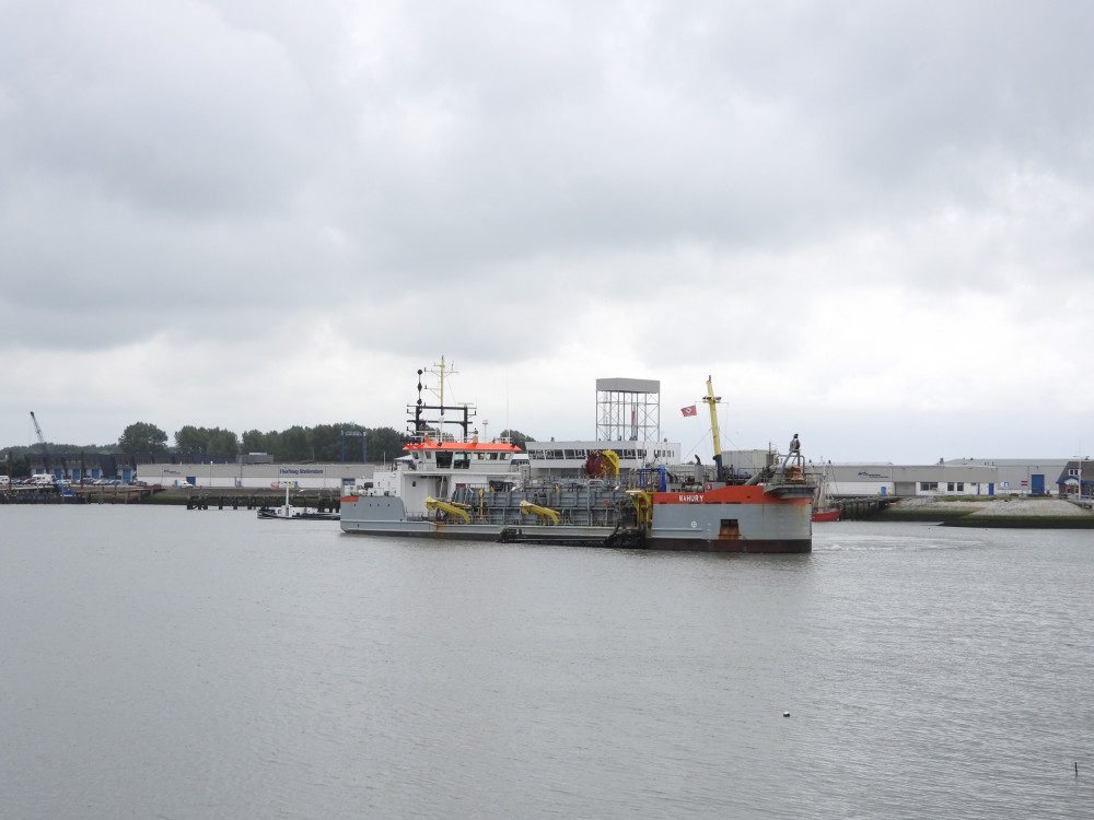 Baggerschip van Dutch Dredging in de haven